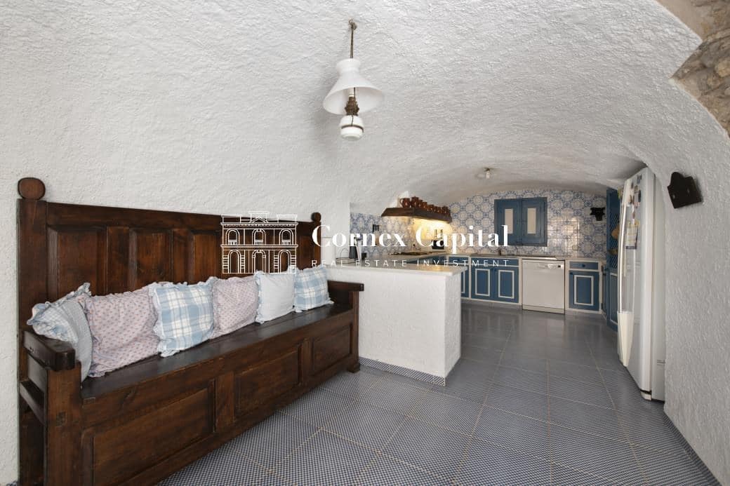 9 soveværelse Finca/Landehus til salg i Forallac med swimmingpool garage - € 2.300.000 (Ref: 9450999)