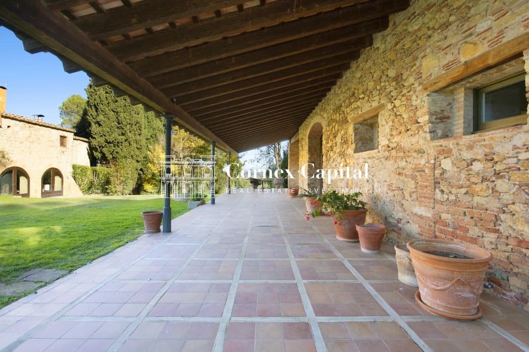 9 soveværelse Finca/Landehus til salg i Forallac med swimmingpool garage - € 2.300.000 (Ref: 9450999)