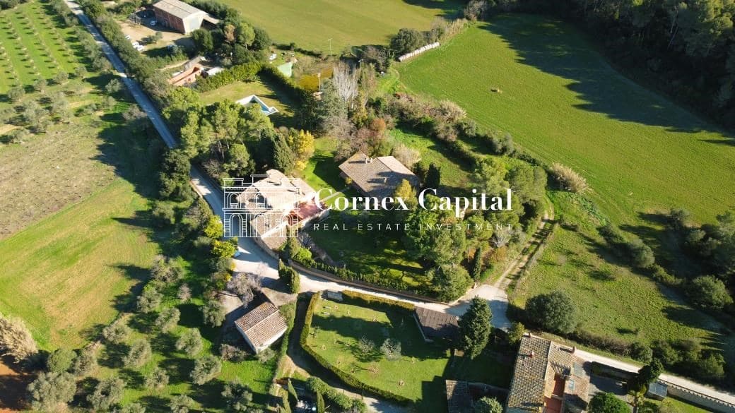 9 soveværelse Finca/Landehus til salg i Forallac med swimmingpool garage - € 2.300.000 (Ref: 9450999)