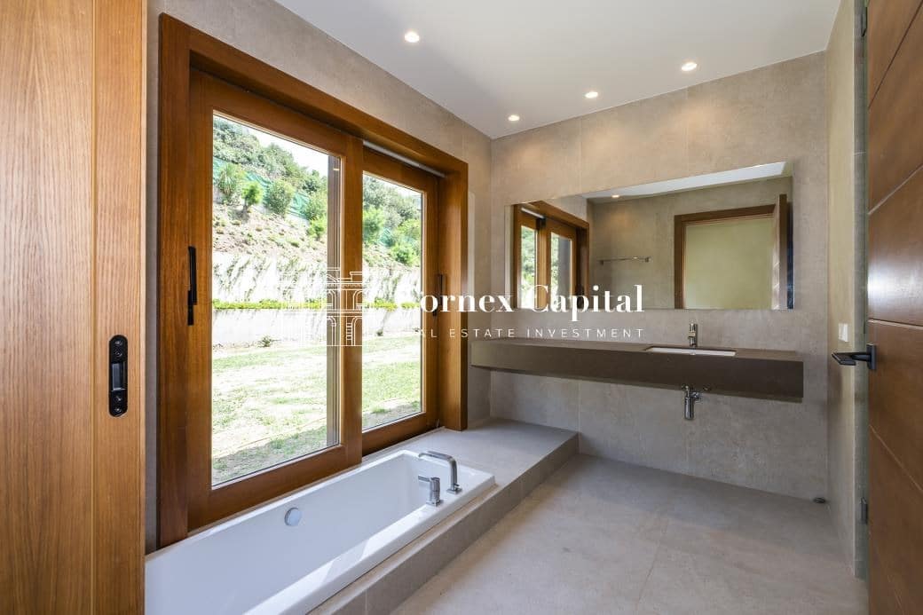 9 slaapkamer Villa te koop in Sant Andreu de Llavaneres met zwembad garage - € 17.000.000 (Ref: 9491144)