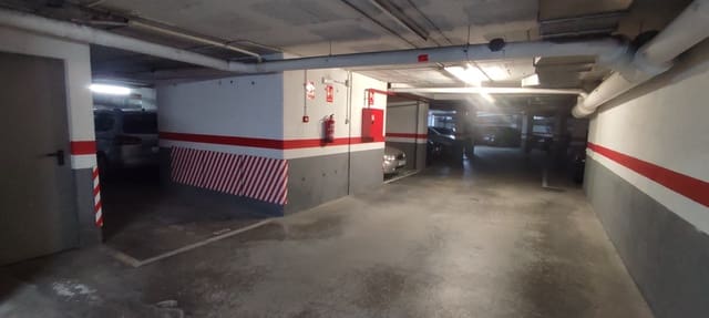 Garage til salg i El Poblenou, Barcelona by - € 14.000 (Ref: 9555272)
