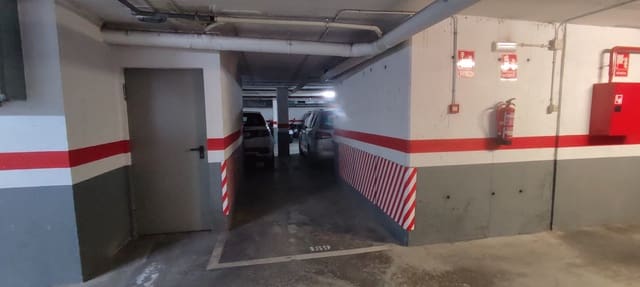 Garage til salg i El Poblenou, Barcelona by - € 14.000 (Ref: 9555272)