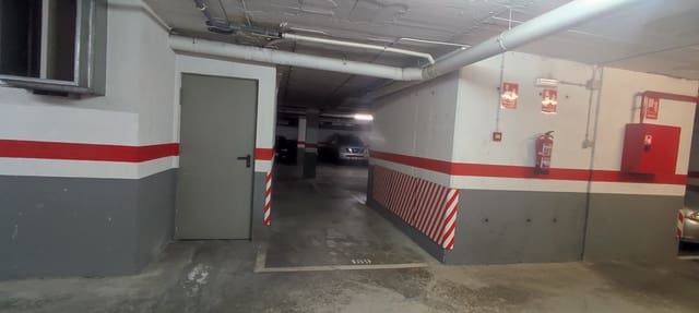 Garage til salg i El Poblenou, Barcelona by - € 14.000 (Ref: 9555272)