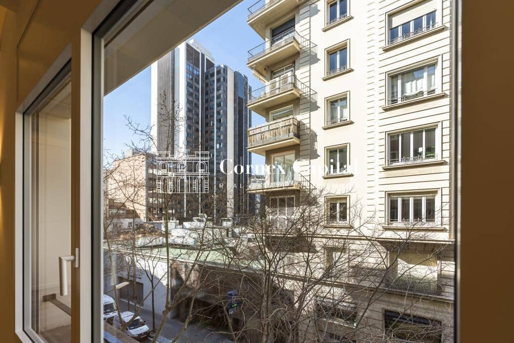 4 bedroom Apartment for sale in Barcelona city - € 1,250,000 (Ref: 9615227)