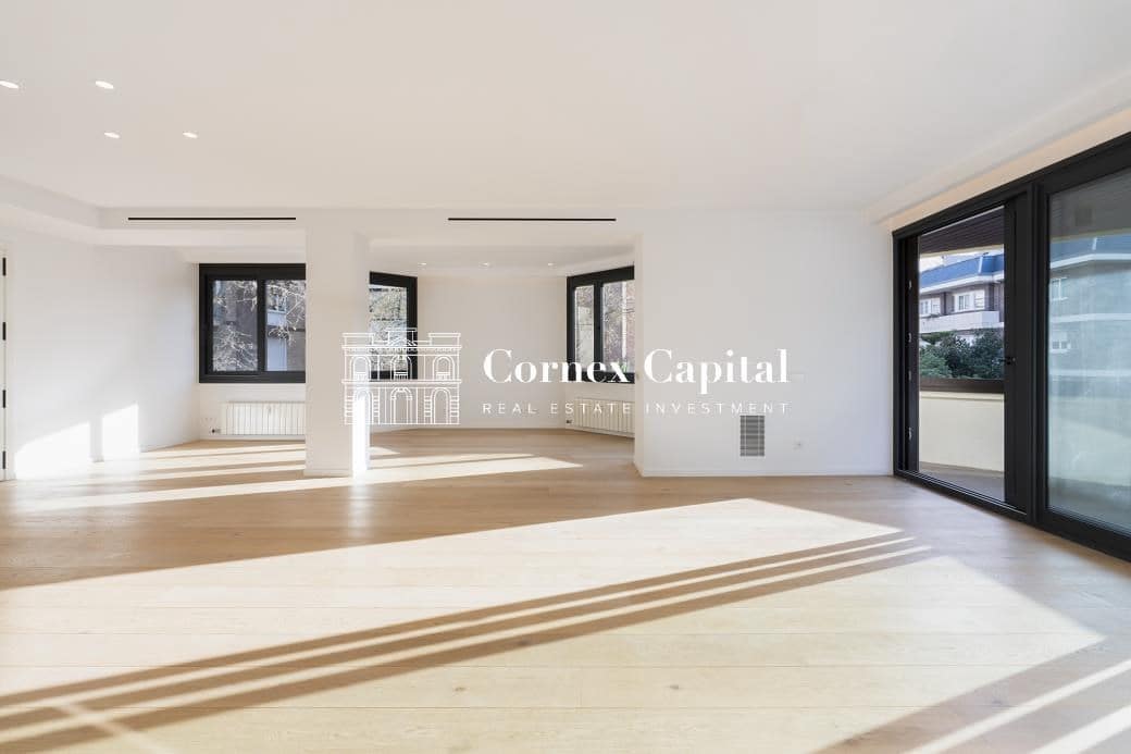 5 bedroom Apartment for sale in Barcelona city with garage - € 2,400,000 (Ref: 9619075)