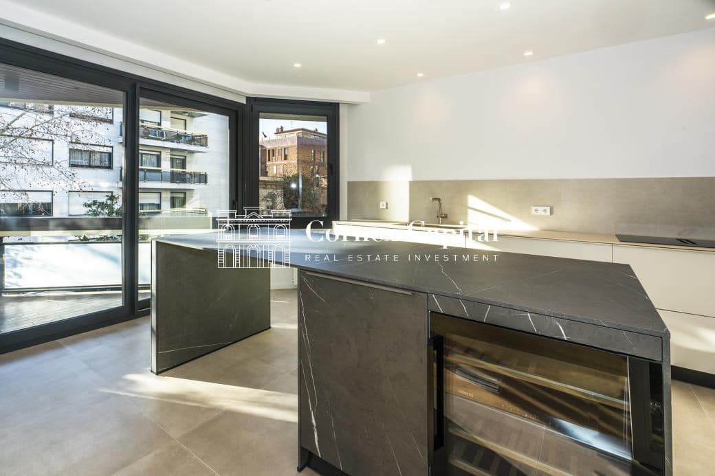 5 bedroom Apartment for sale in Barcelona city with garage - € 2,400,000 (Ref: 9619075)