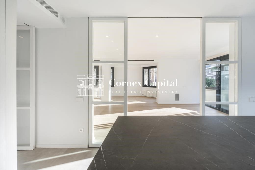 5 bedroom Apartment for sale in Barcelona city with garage - € 2,400,000 (Ref: 9619075)