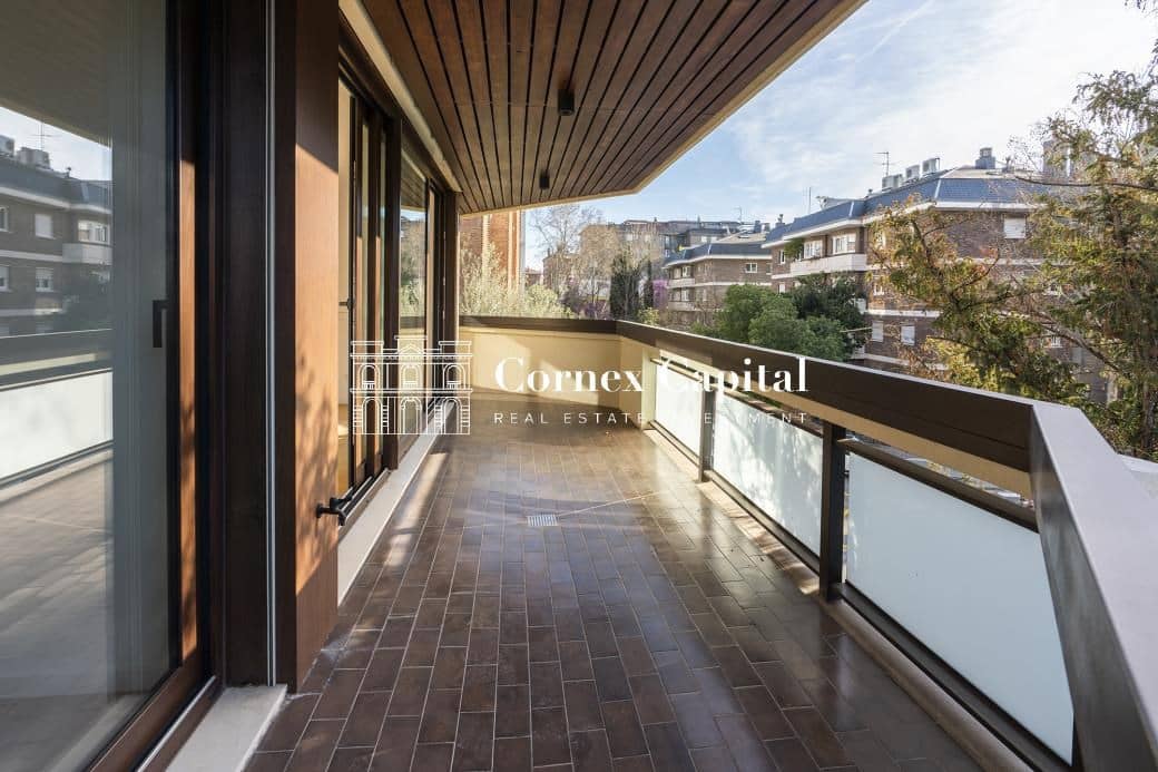 5 bedroom Apartment for sale in Barcelona city with garage - € 2,400,000 (Ref: 9619075)