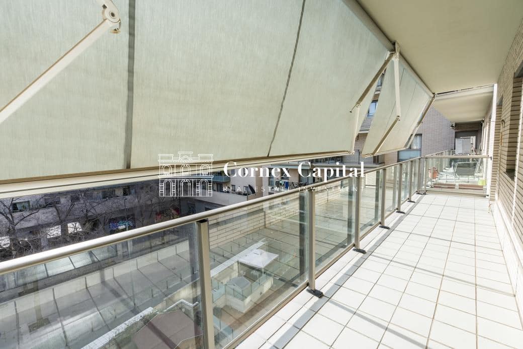 Apartamento de 3 habitaciones en Barcelona ciudad en venta con garaje - 680.000 € (Ref: 9637234)