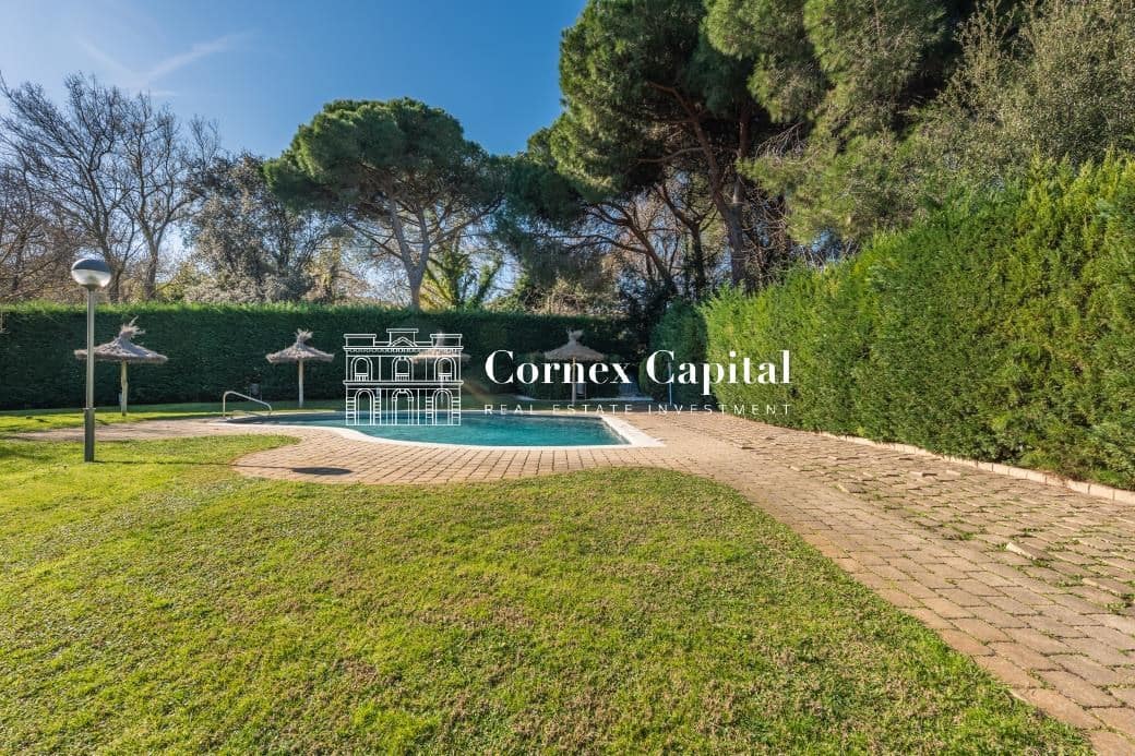 Apartamento de 2 habitaciones en S'Agaro en venta con piscina - 375.000 € (Ref: 9655775)