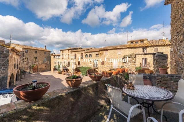 5 soverom Hus til salgs i Monells, Cruïlles Monells i Sant Sadurní de I'Heura med svømmebasseng - € 1 350 000 (Ref: 9658467)