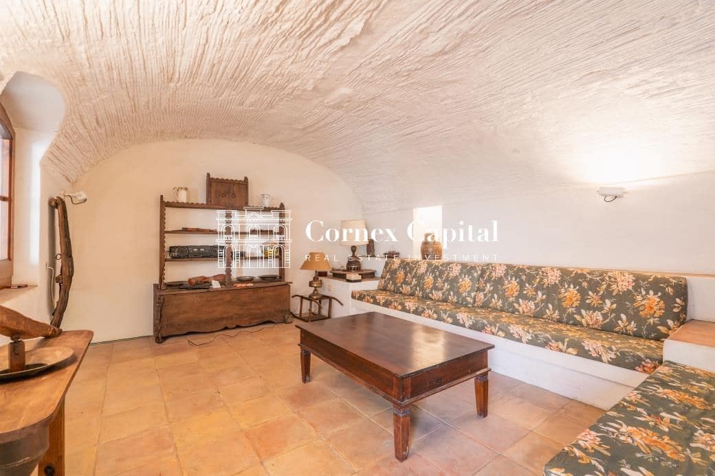 6 bedroom Townhouse for sale in Torroella de Montgri - € 875,000 (Ref: 9726458)