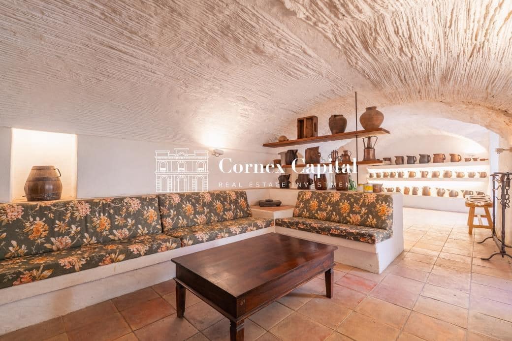 6 bedroom Townhouse for sale in Torroella de Montgri - € 875,000 (Ref: 9726458)