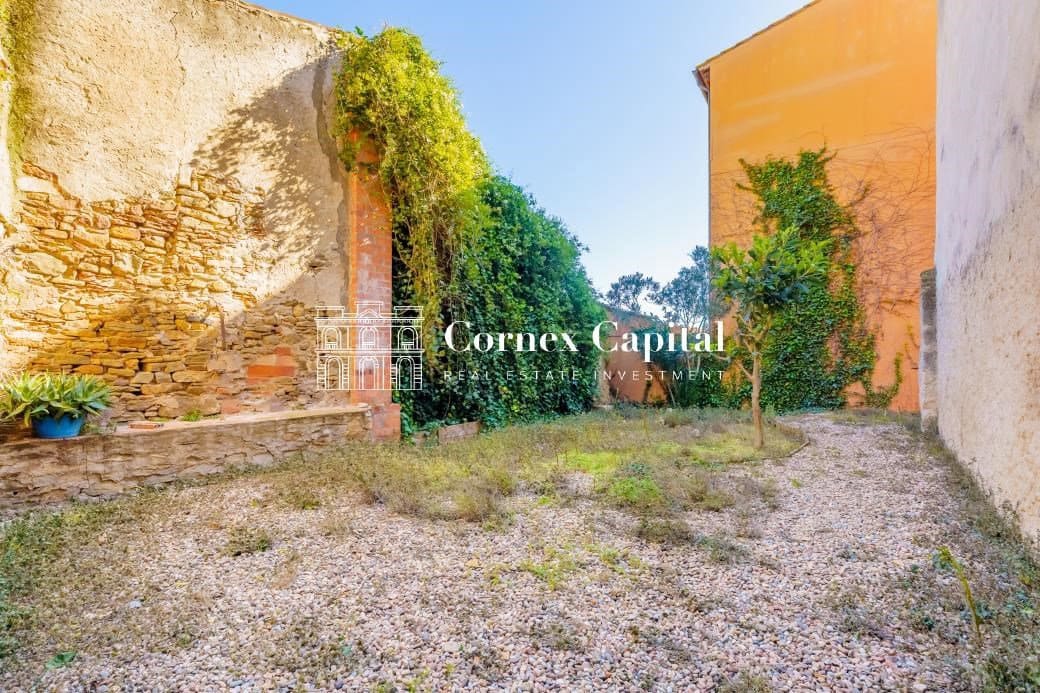 4 soveværelse Byhus til salg i Gualta med swimmingpool garage - € 450.000 (Ref: 9741660)