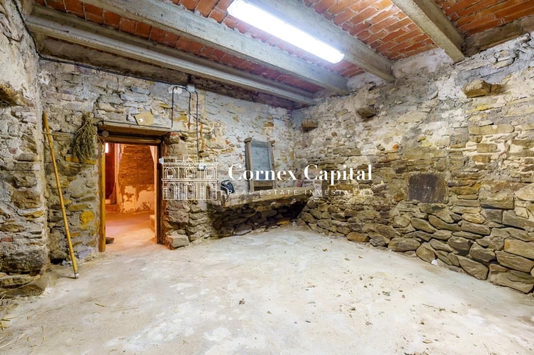 4 soveværelse Byhus til salg i Gualta med swimmingpool garage - € 450.000 (Ref: 9741660)