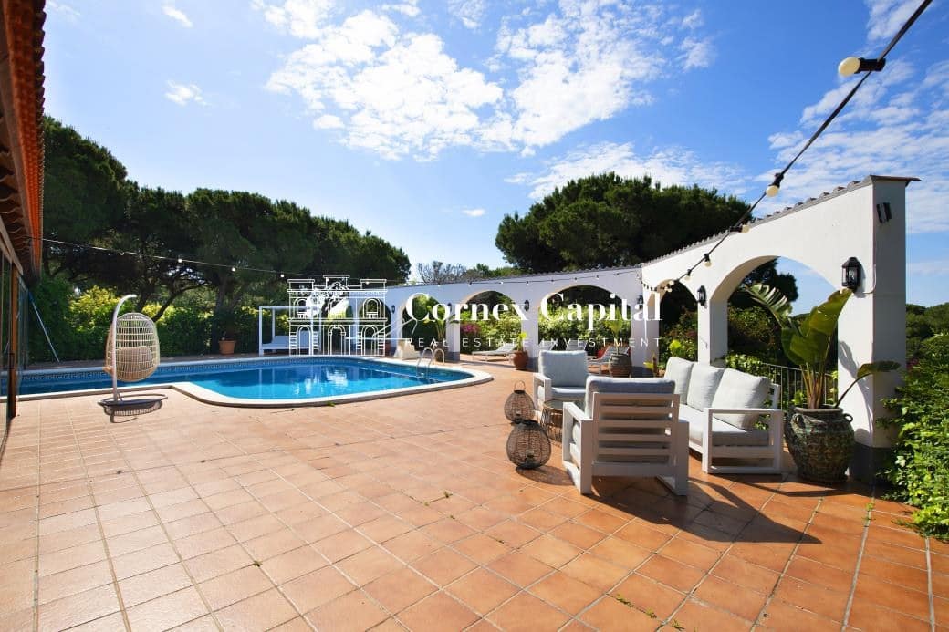11 bedroom Finca/Country House for sale in Sant Andreu de Llavaneres with pool garage - € 4,900,000 (Ref: 9755557)