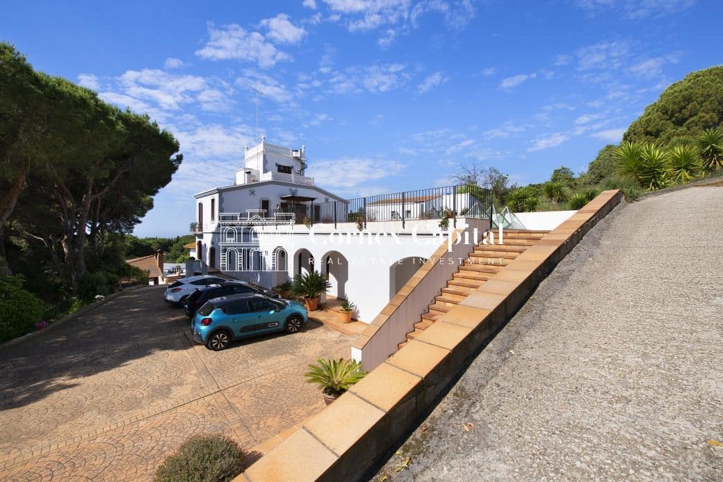 11 bedroom Finca/Country House for sale in Sant Andreu de Llavaneres with pool garage - € 4,900,000 (Ref: 9755557)