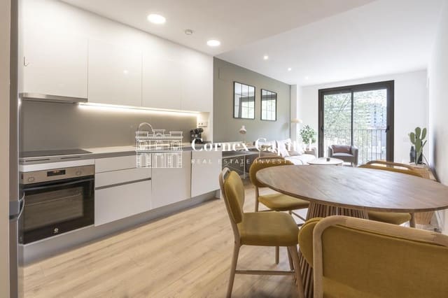 3 bedroom Apartment for sale in El Poblenou, Barcelona city with pool - € 602,000 (Ref: 9794470)