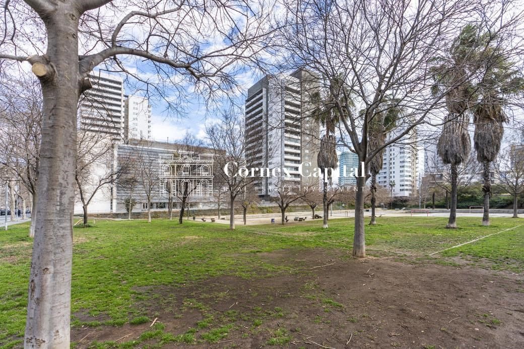 3 sypialnia Apartament na sprzedaż w Miasto Barcelona z basenem garażem - 1 100 000 € (Ref: 9799119)