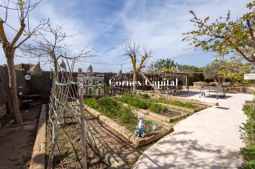 8 soverom Villa til salgs i Sant Francesc de Formentera med svømmebasseng garasje - € 9 900 000 (Ref: 9808012)