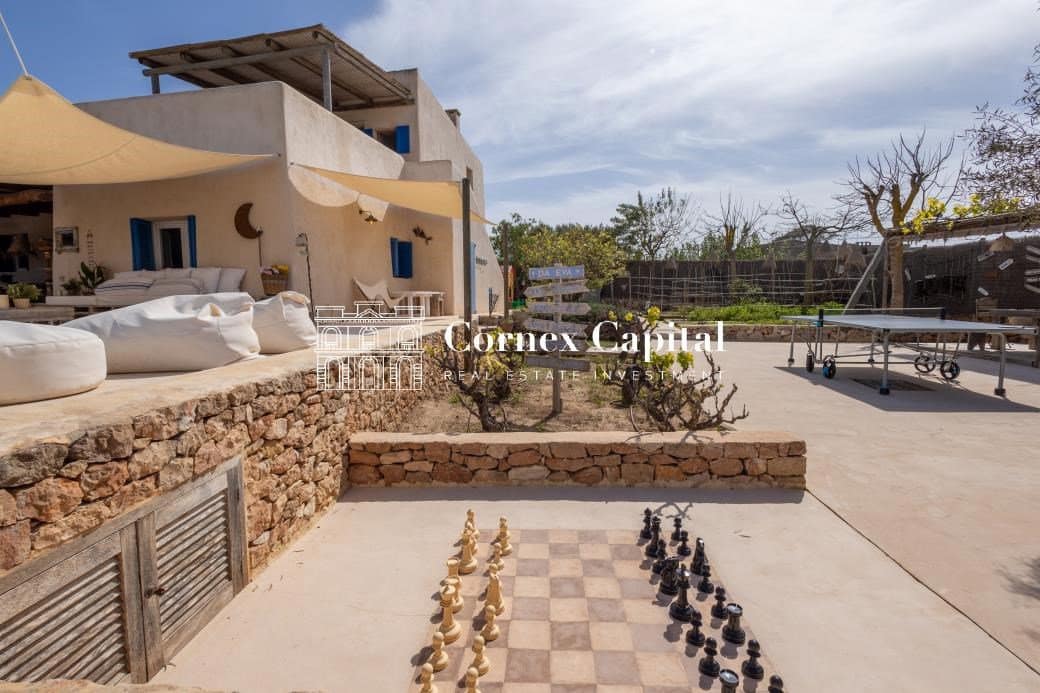 8 bedroom Villa for sale in Sant Francesc de Formentera with pool garage - € 9,900,000 (Ref: 9808012)