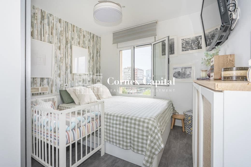 Apartamento de 4 habitaciones en Barcelona ciudad en venta - 475.000 € (Ref: 9894129)
