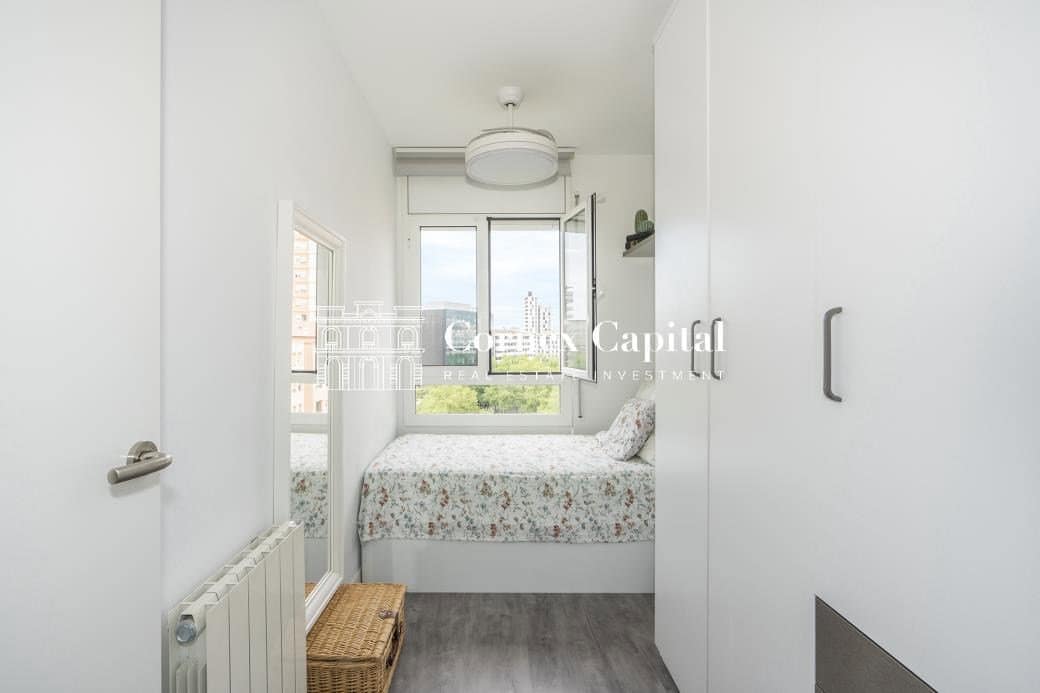 Apartamento de 4 habitaciones en Barcelona ciudad en venta - 475.000 € (Ref: 9894129)