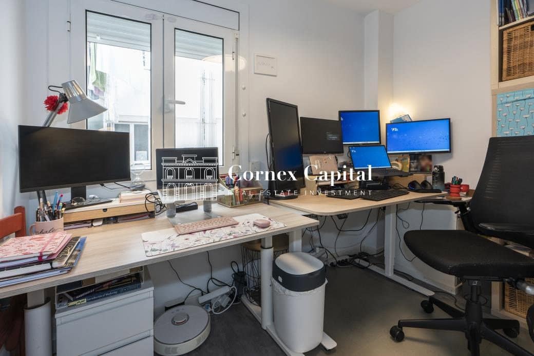 Apartamento de 4 habitaciones en Barcelona ciudad en venta - 475.000 € (Ref: 9894129)