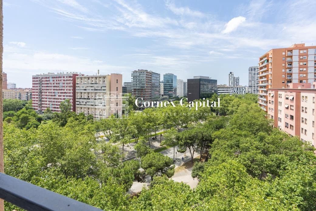 Apartamento de 4 habitaciones en Barcelona ciudad en venta - 475.000 € (Ref: 9894129)
