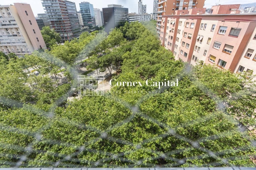 Apartamento de 4 habitaciones en Barcelona ciudad en venta - 475.000 € (Ref: 9894129)