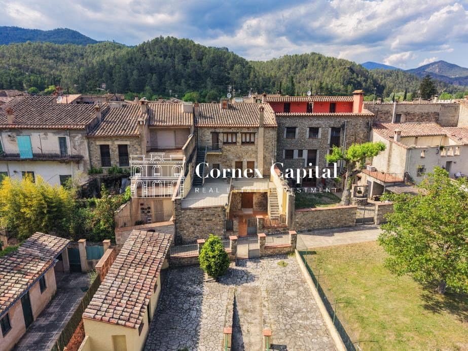 Casa de 8 habitaciones en Sant Llorenç de la Muga en venta con piscina garaje - 949.000 € (Ref: 9915489)
