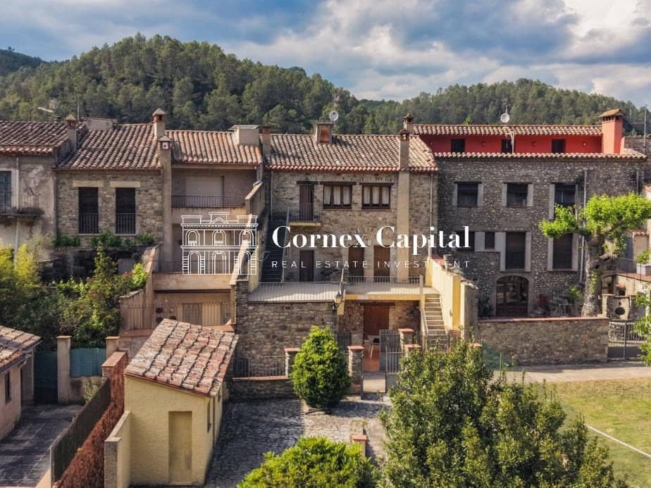 Casa de 8 habitaciones en Sant Llorenç de la Muga en venta con piscina garaje - 949.000 € (Ref: 9915489)