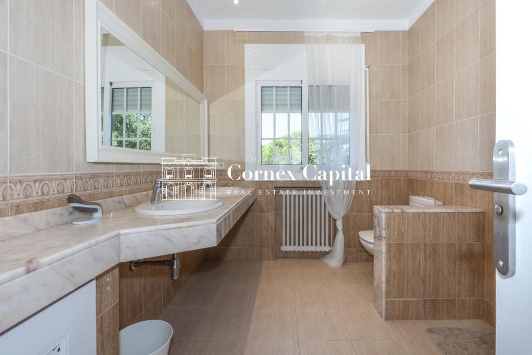 6 bedroom Villa for sale in Cabrils with pool garage - € 1,325,000 (Ref: 9937865)