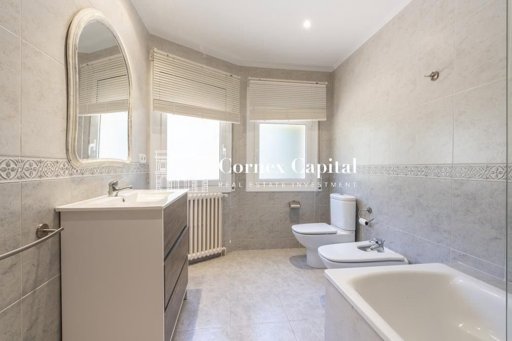 6 bedroom Villa for sale in Cabrils with pool garage - € 1,325,000 (Ref: 9937865)