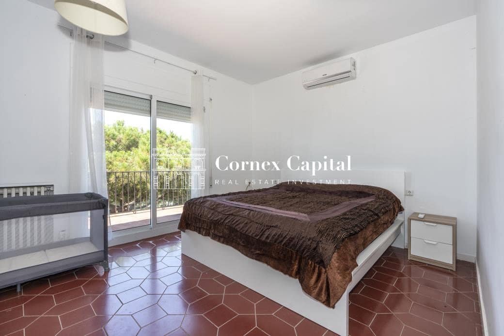 6 bedroom Villa for sale in Cabrils with pool garage - € 1,325,000 (Ref: 9937865)