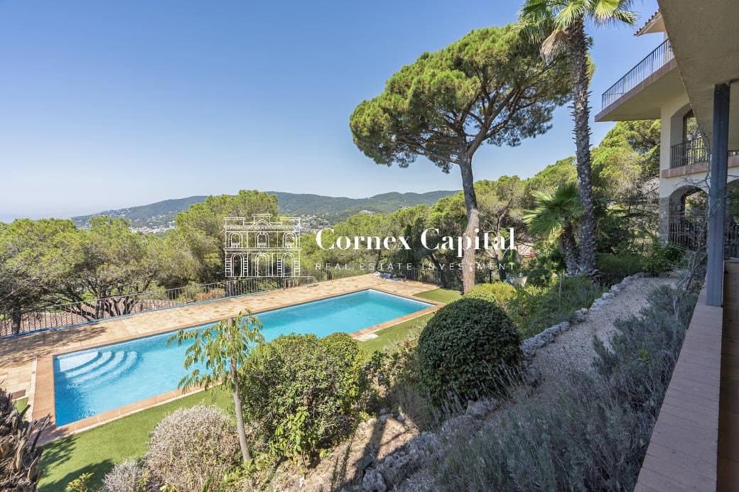 6 bedroom Villa for sale in Cabrils with pool garage - € 1,325,000 (Ref: 9937865)