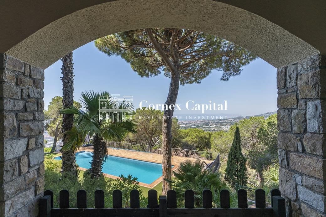 6 bedroom Villa for sale in Cabrils with pool garage - € 1,325,000 (Ref: 9937865)