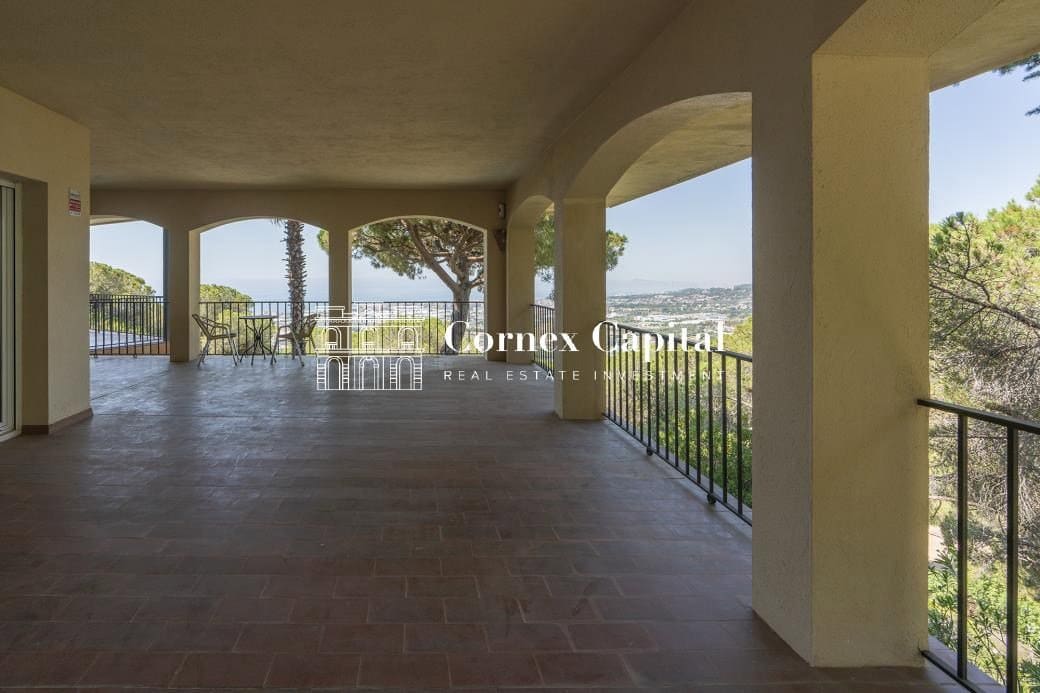 6 bedroom Villa for sale in Cabrils with pool garage - € 1,325,000 (Ref: 9937865)