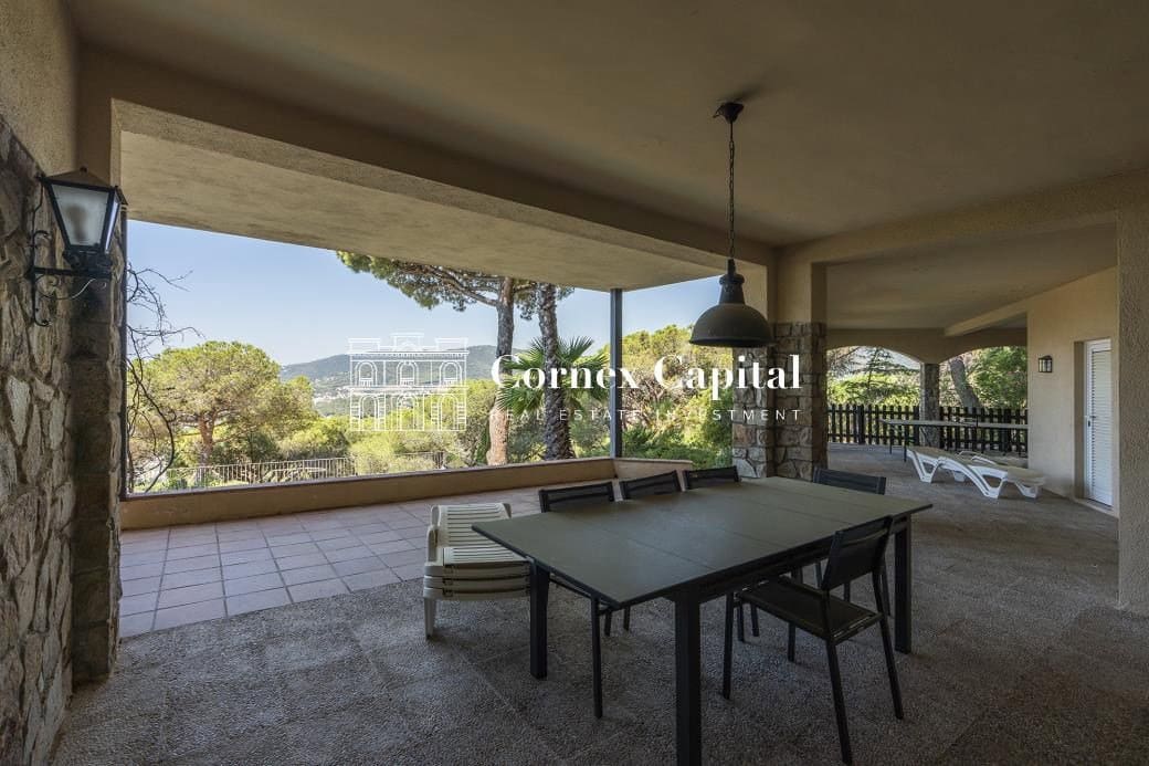 6 bedroom Villa for sale in Cabrils with pool garage - € 1,325,000 (Ref: 9937865)