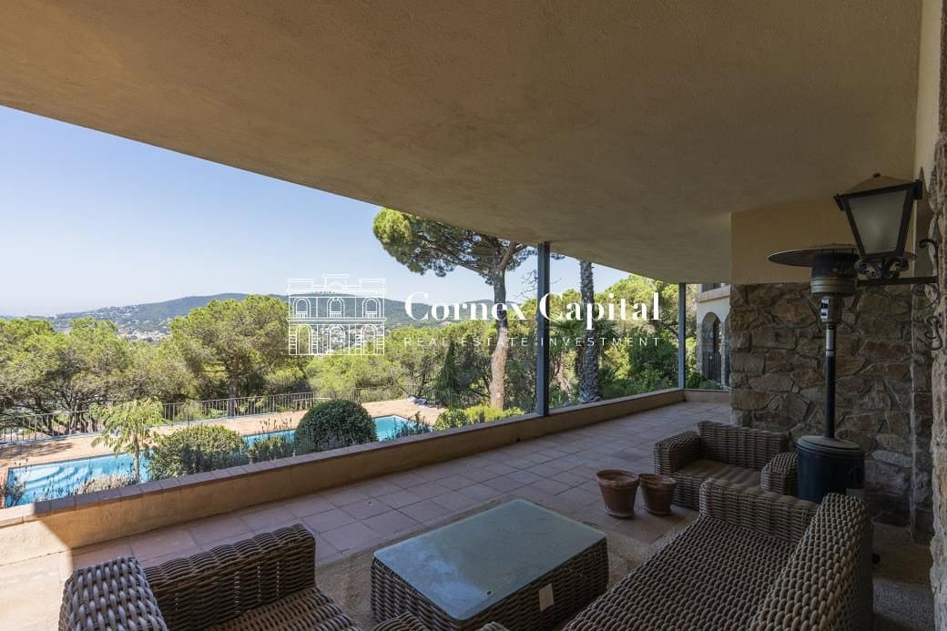 6 bedroom Villa for sale in Cabrils with pool garage - € 1,325,000 (Ref: 9937865)