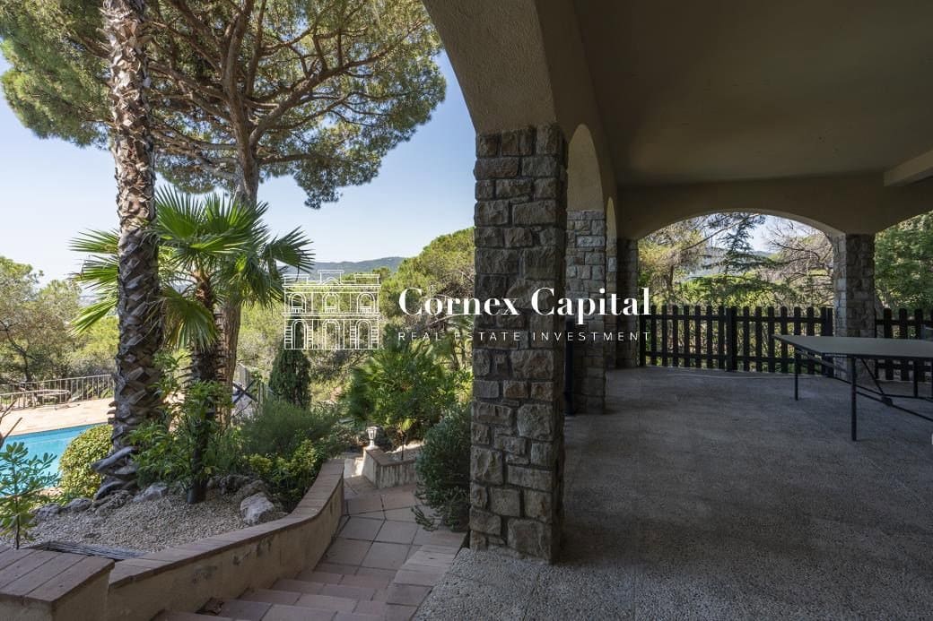6 bedroom Villa for sale in Cabrils with pool garage - € 1,325,000 (Ref: 9937865)