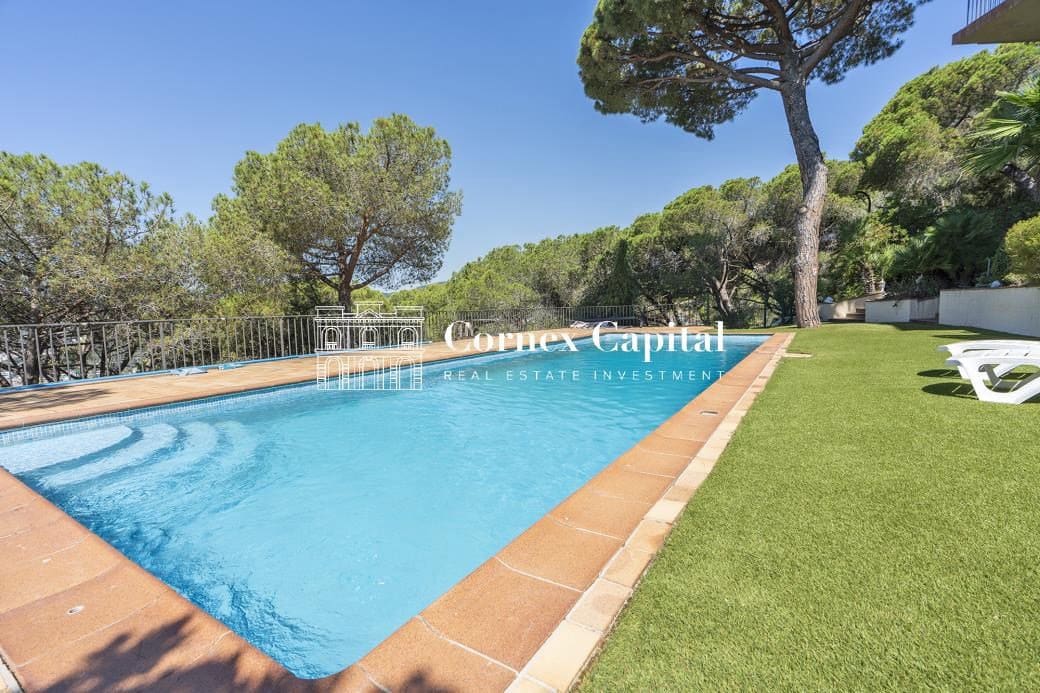 6 bedroom Villa for sale in Cabrils with pool garage - € 1,325,000 (Ref: 9937865)