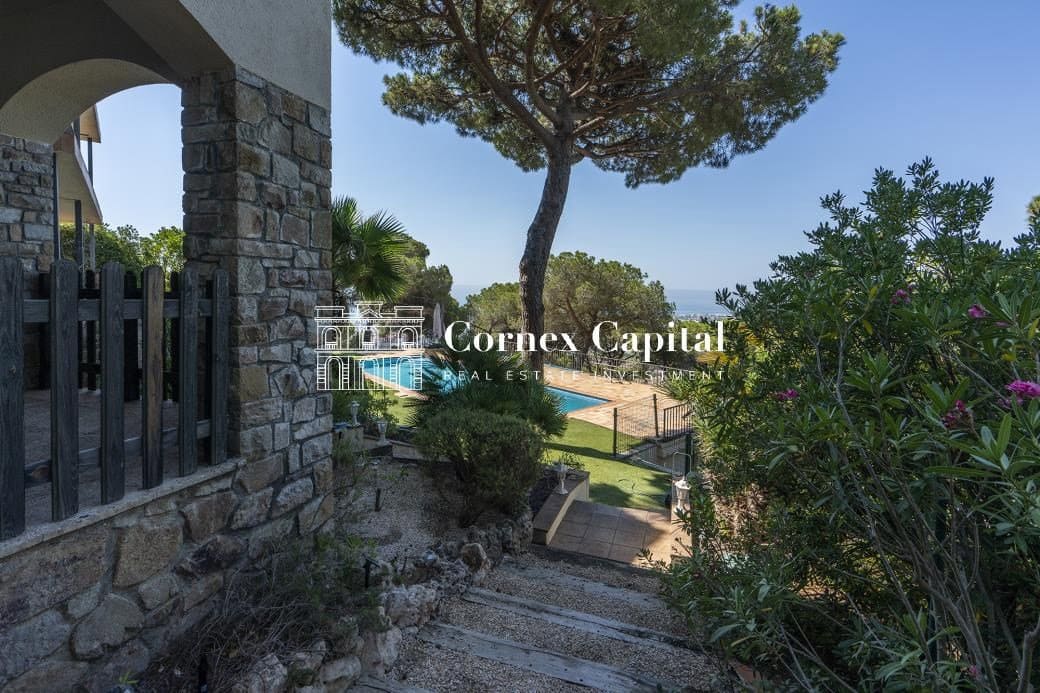 6 bedroom Villa for sale in Cabrils with pool garage - € 1,325,000 (Ref: 9937865)