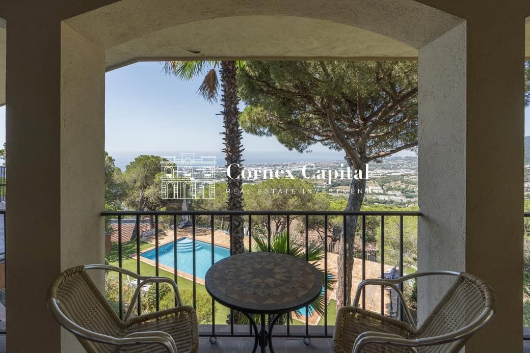 6 bedroom Villa for sale in Cabrils with pool garage - € 1,325,000 (Ref: 9937865)