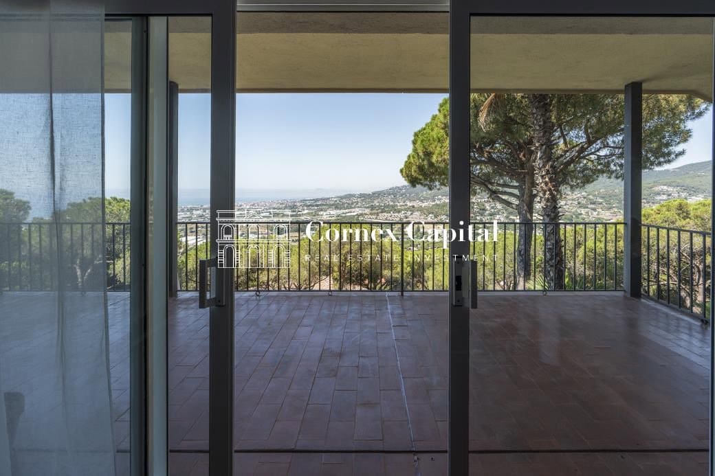 6 bedroom Villa for sale in Cabrils with pool garage - € 1,325,000 (Ref: 9937865)