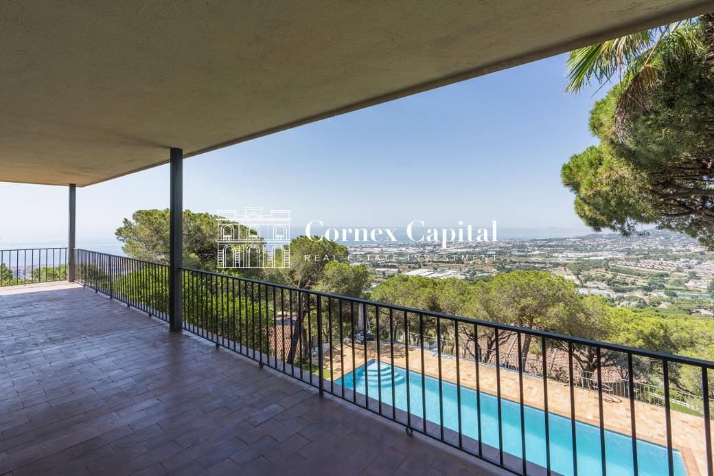 6 bedroom Villa for sale in Cabrils with pool garage - € 1,325,000 (Ref: 9937865)