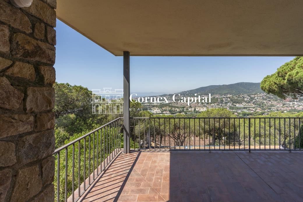 6 bedroom Villa for sale in Cabrils with pool garage - € 1,325,000 (Ref: 9937865)