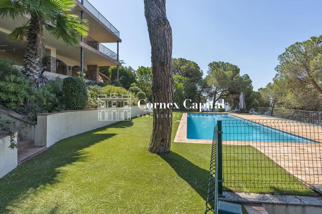 6 bedroom Villa for sale in Cabrils with pool garage - € 1,325,000 (Ref: 9937865)
