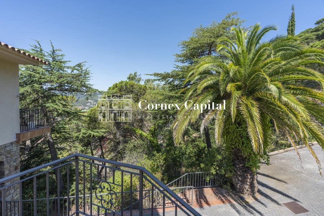 6 bedroom Villa for sale in Cabrils with pool garage - € 1,325,000 (Ref: 9937865)