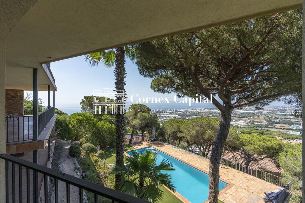 6 bedroom Villa for sale in Cabrils with pool garage - € 1,325,000 (Ref: 9937865)